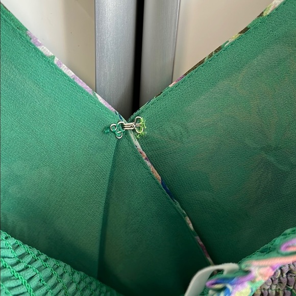 NWOT REVOLVE ASTR Floral Green Puff Sleeve Top Smocking,  Size M - Picture 7 of 9